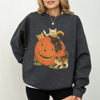 ChicCotton Vintage 90s Halloween Cat Crewneck Sweatshirt, Retro Cute Cats and Jack-o’-Lantern Graphic, Fall Spooky Season Pullover