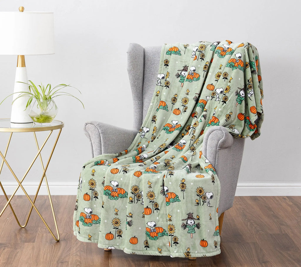 Berkshire Peanuts Halloween Plush 55x70 Throw - View 5