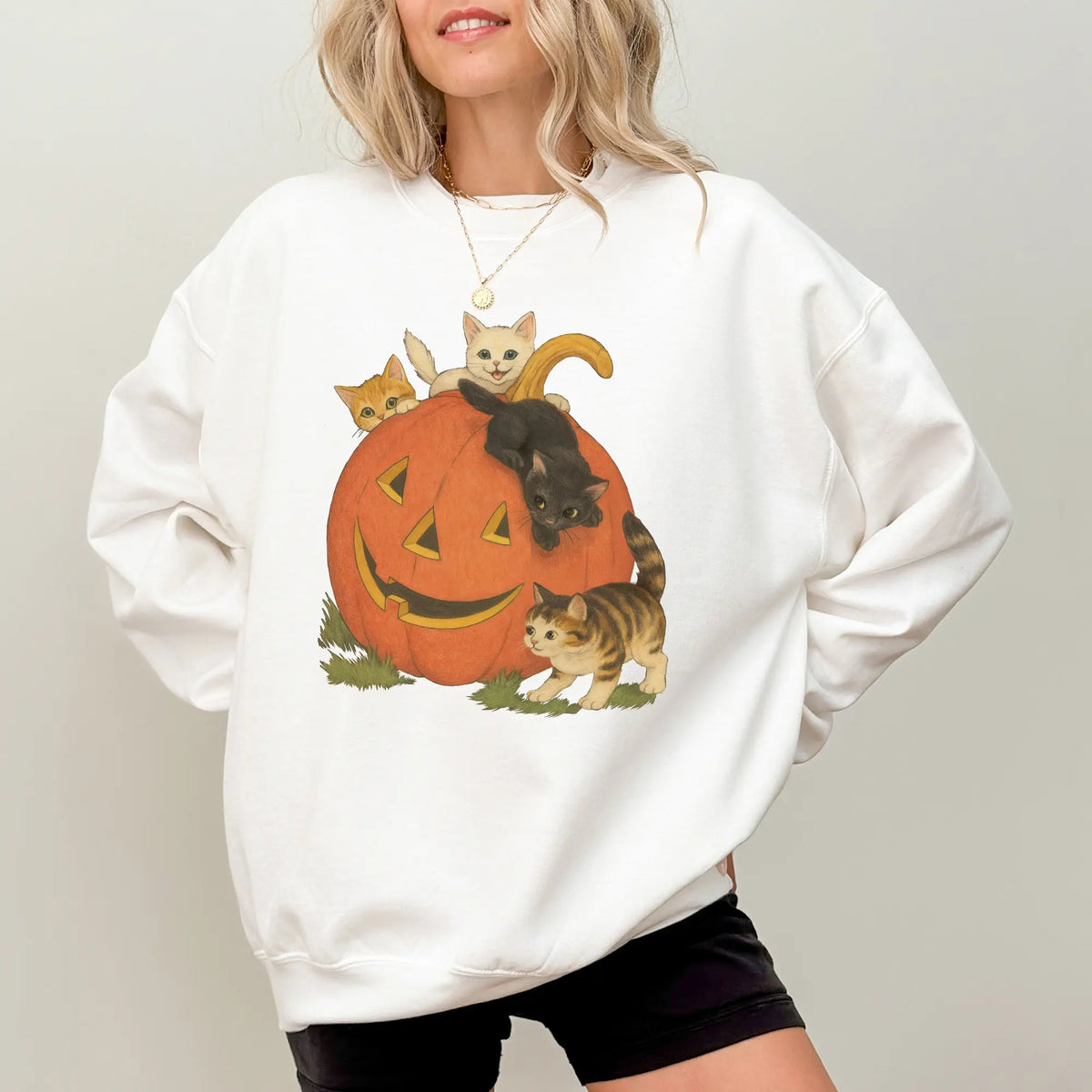 ChicCotton Vintage 90s Halloween Cat Crewneck Sweatshirt, Retro Cute Cats and Jack-o’-Lantern Graphic, Fall Spooky Season Pullover