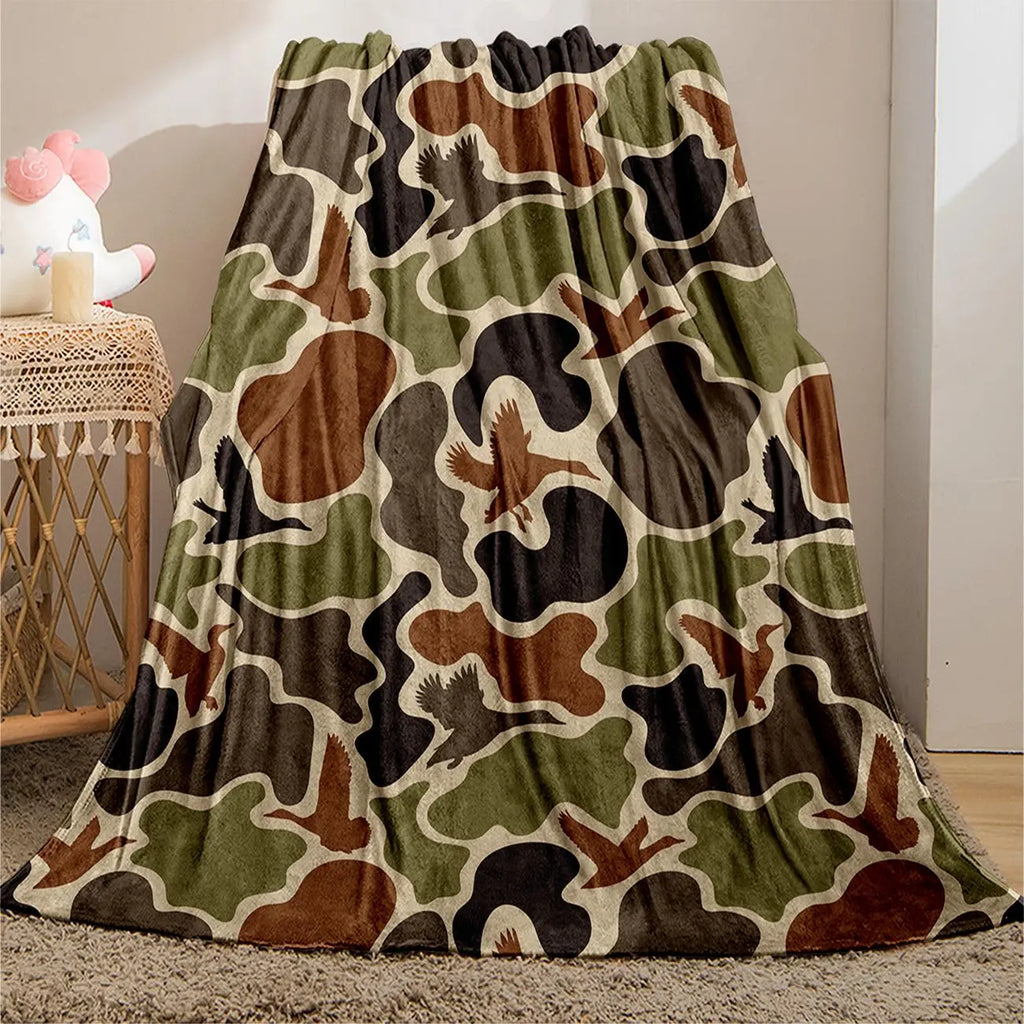 Camouflage Pattern Flannel Blanket, 1 Count Soft Comfortable Warm Napping Throw Blanket, Cool Bedroom Bedding Blankets for Home Office Travel Camping - View 3