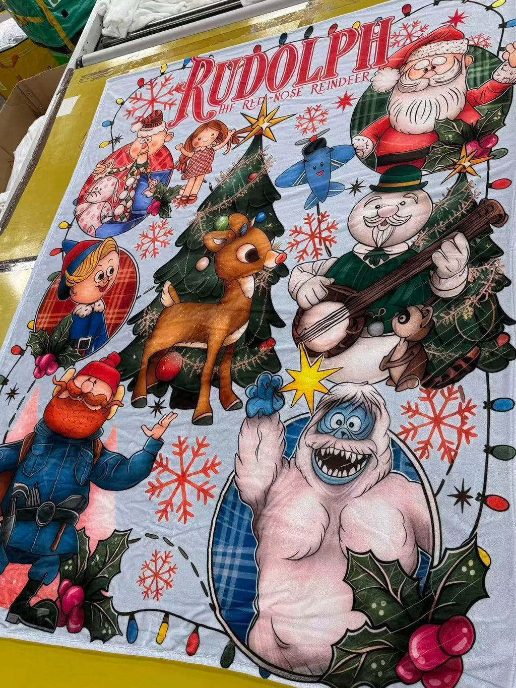 Rudolph the Red - Nosed Reindeer Christmas - Themed Blanket| Sofa Binging Throw, AC Home Blanket, Outdoor Picnic Vibe For Christmas party decor, winter family movie nights, New Year gathering decor Ideal for Christmas, New Year's Day, New Year - View 3