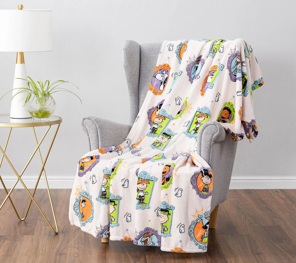 Berkshire Peanuts Halloween Plush 55x70 Throw - View 7