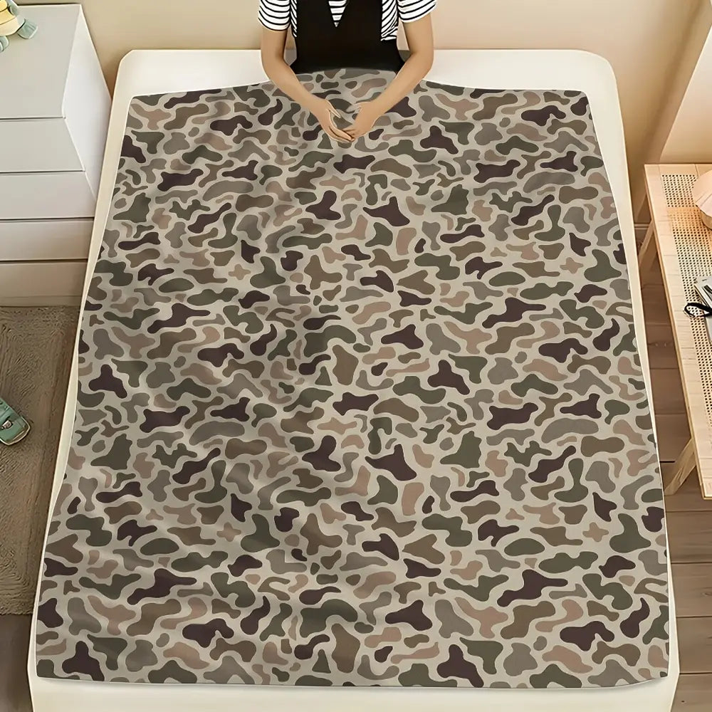 Retro Camouflage Pattern Cooling Bedding Blanket - 280GSM Polyester Soft Flannel, Digital Print, Wrinkle Resistant, Fade Proof, Lightweight, Machine Washable, All-Seasons for Bed, Camping - View 4