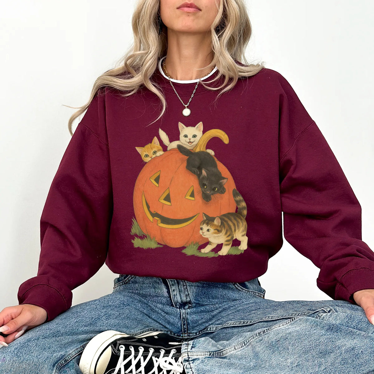 ChicCotton Vintage 90s Halloween Cat Crewneck Sweatshirt, Retro Cute Cats and Jack-o’-Lantern Graphic, Fall Spooky Season Pullover